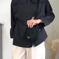 【 日本直送 名牌中古包 】PRADA 普拉達 側背包 黑色 品牌釦 尼龍 迷你包 vintage 古董 efbuwg