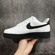 Nike Air Force 1 白色黑色