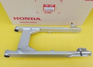 สวิงอาร์มแท้HONDA wave125iรุ่นไฟเลี้ยวบังลม ปี2005-2010wave125r อะไหล่แท้ศูนย์HONDA(52200-KPH-700ZA)
