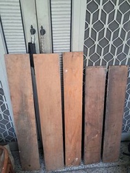 早期ㄉ檜木板五塊，由左至右17.5x111x1cm,18x111x1cm,15.5x111x1cm,17x100x1.5cm二塊，非常希少