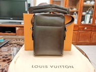 真品 Louis Vuitton LV monogram 絕版 牛皮壓紋 巧克力包 斜背包 信差包