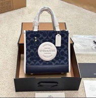 🔥 全新現貨🔥 Coach Dempsey 22 經典Logo滿印 Tote袋單肩斜咩袋 細號 女款 藍白色