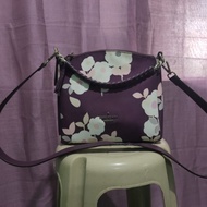 Pre-love sling bag available (Kate Spade)