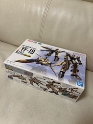 Bandai Macross Plus YF-19 HG Model Kit