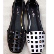 真皮 小羊皮 鉚釘包鞋娃娃鞋 (黑 白) 台灣製