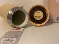 購自日本 Thermos 陶瓷內膽 奶黃色保溫瓶 500ml  JPB-500 保溫壺 陶瓷保溫杯 陶瓷保溫水壺 可裝牛奶 咖啡 酸性飲品