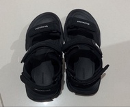 Balenciaga 老爹風涼鞋