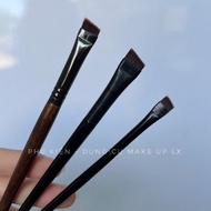 Short brush, slanted eliner brush
