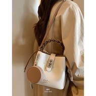 [Changhouse_0103] Chio2nd bucket bag with round wallet charm size 16.5cm