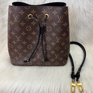 LV 路易威登 NEONOE系列 黑桶中號 牛皮黑色水桶包