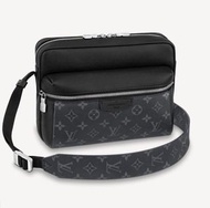 LOUIS VUITTON  Outdoor 郵差包 M30233