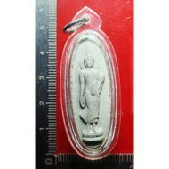 Phra Leela Yi Sip Ha
Puttha Satthawat

行走佛 

佛历 B.E 2500

Nur din 圣泥材料

(五官清楚美品)