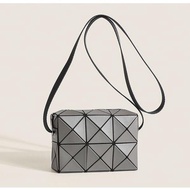 Issey ★ Miyake new New cupid mobile phone small square bag geometric rhombus bag mini box shoulder c