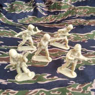 Old school army figure British soldier paratrooper 5 cm English army figure old school release mini 