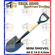 Metal Steel Soil Scooping Spade Tool Metal Shovel Garden Spade and Digging Shovel Wood Shank 68cm