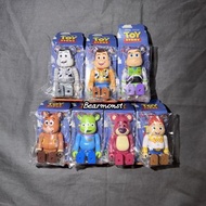 全新未開袋 Bearbrick 100% Toy Story Woody Buzz Alien Lotso 胡迪 三眼仔 勞蘇 巴斯光年 翠絲 紅心 反斗奇兵 黑白 動畫 盲盒 Be@rbrick M