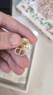 Dior 珍珠耳環