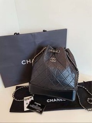 Chanel🖤黑色Gabrielle 流浪背包 99新有卡貼/塵袋💖✨