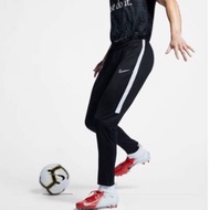 READY STOCK Seluar Track Nike Kain Stretchable dan selesa untuk sukan dan casual