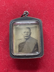 หลวงพ่อแดง วัดเขาบันไดอิฐ จ.เพชรบุรี ปี 2503 เนื้อเงิน พร้อมตลับ สภาพสวย มีบริการเก็บเงินปลายทาง