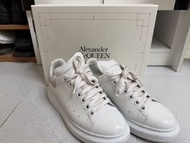 Alexander McQueen 厚底小白鞋