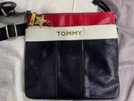 Tommy斜背包