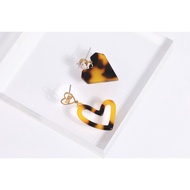 [ZANZAN ZANZAN] Asymmetrical LOVE Leopard Print Heart Earrings [Ek70bi001 _ Sus]