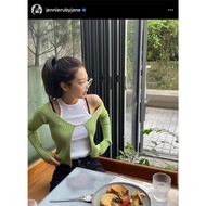 crptobankshop เสื้อคลุม Jacquemus collection SSENSE เนื้อไหมพรมเนื้อพรีเมี่ยม แซ่บ..จี๊ด เข็มกลัด