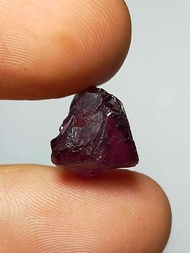 พลอย ก้อน การ์เนต โรโดไลท์ ดิบ แท้ ธรรมชาติ ( Unheated Natural Rhodolite Garnet ) หนัก 12.0 กะรัต