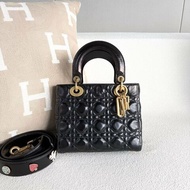 ️Dior lady四格黛妃包 黑色 金扣20*17*8  99新配件徽章肩帶塵袋