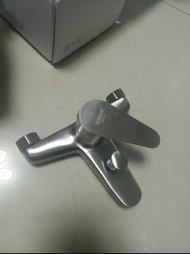 浴室     浴缸      冷熱水龍頭      水龍頭      不銹鋼物料 304 stainless steel material