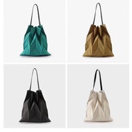 2022 Issey Miyake Co-Branded One-Shoulder Canvas Pleated Bag Lightweight Solid Color Tote Handbag Casual One-Shou