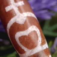 38.1mm X 12.3mm 象雄天珠 朱砂 宝瓶莲花天珠 Fortune Vase Lotus Dzi Nectar Vessel Lotus Dzi Manik CW3777