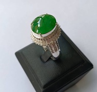 แหวนหยกเขียวพม่า: ตัวเรือนเงินสเตอร์ลิง 925 ขนาด 56 / US 8 หยกแท้ 100 %