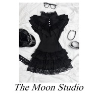 ชุดกระโปรงสั้นทรงเค้ก Y2K แขนสั้นคอตั้งขอบลูกไม้สีดำ ยางยืดเอว สไตล์ปUNK ชุดกระโปรงสั้นสำหรับสาวฮอต