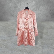 秋意濃 二手 粉紅色 類緞面 反光 輕薄 口袋 合身 外套 OPME23