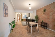 Spacious 2BR – Grand Central Apartments