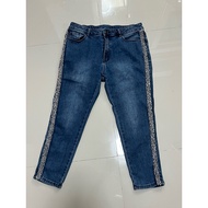Three-Quarter Jeans Stretch Fabric Slightly Elastic Waist 30 Inches Hips 38 Inches-40 Length 31