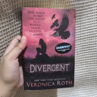 Preloved Divergent Veronica Roth Authentic YA Novel Paperback