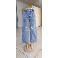 STRIGHT JEANS CROSS POCKET ACID WASH LOOSE FITTING.