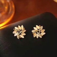 1 Pair Women's Rotating Flower Cat Eye Stone Sun Stud Earrings, Elegant High-End Fashionable Minimal