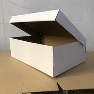5 SHOE BOXES SIZE 30X20X10CM white