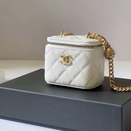 CHANEL 香奈兒 23P春夏 愛心金球 顆粒壓花牛皮 小盒子 方盒子 包單肩斜挎包 小號 女款白色 小廢包 | AP3203-B10260-10601 | 全新正牌正貨