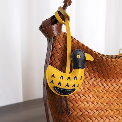 Creative Dazed Duck Bag Pendant Fashion Brand Design Cartoon Trendy Keychains Exquisite Versatile Hi