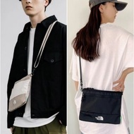正品  🇰🇷韓國直送  THE NORTH FACE BREEZE SLING BAG 超易搭配 情侶袋 實用袋 ✨️✨️ 預購