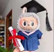 Labubu 畢業公仔 labubu掛飾 Labubu keyring 17cm 都可以做畢業袍 黑帽 深藍袍 ，有埋證書畢業🎓，客制化都得