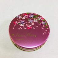 【日本餅乾空盒】 YOKU MOKU伊勢丹百貨限定款愛心花瓣薄餅鐵盒