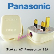 {{{}] 3-pin fused 13A AC plug