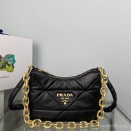 YSL
New Style 1BC157 Arrival
This Stem Soft Sheepskin Shoulder Bag Decoration is Made of Gorgeous St