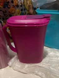 Tupperware pitcher 2L in purple